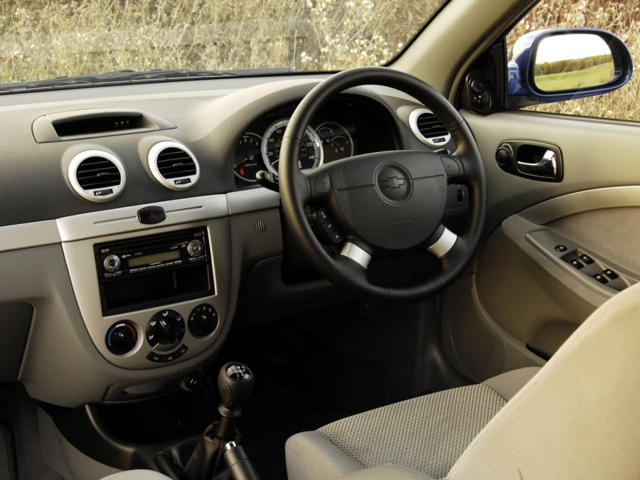  Chevrolet Lacetti Wagon SX 2004 года  (UK) (фото 5 из 10)